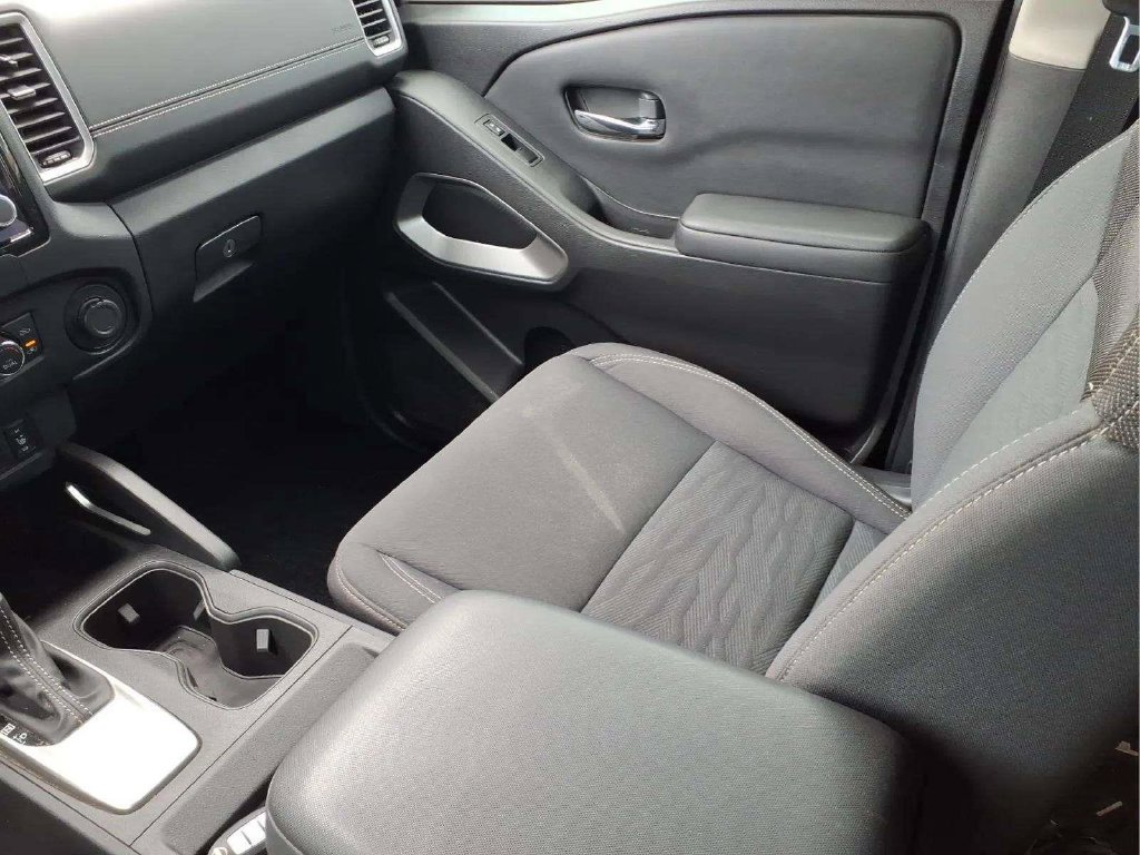 Used 2023 Nissan Frontier SV w/ SV Convenience Package RWD image 11