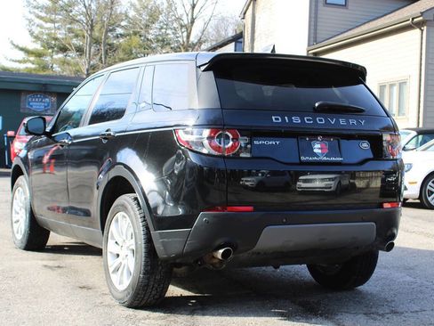 Used 2017 Land Rover Discovery Sport SE image 5