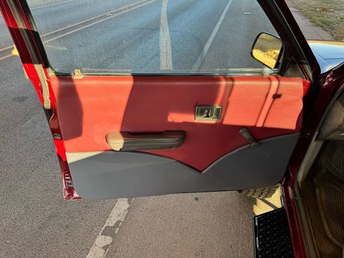 Used 1989 Toyota Pickup Deluxe image 9