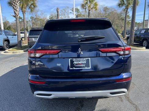 Used 2023 Mitsubishi Outlander SE image 9