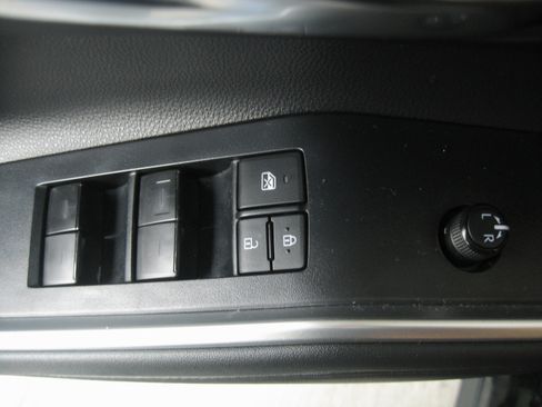 Used 2023 Toyota Highlander XLE image 13