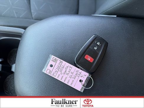 Used 2021 Toyota RAV4 XLE w/ XLE Grade Weather Package AWD/4WD image 38