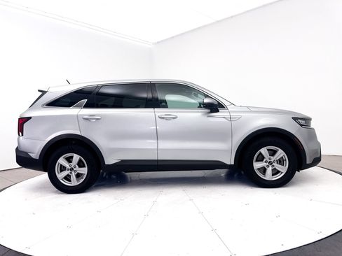 Used 2021 Kia Sorento LX FWD image 35