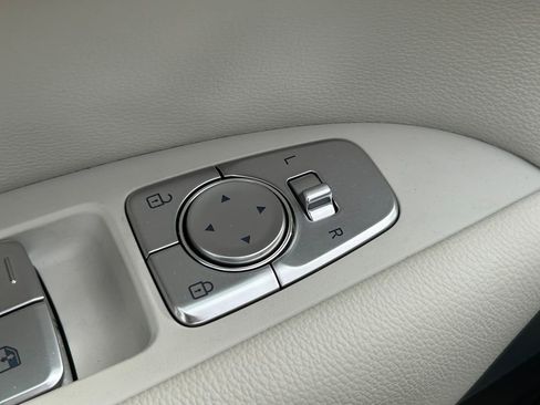 Used 2024 Genesis G70 2.5T image 22