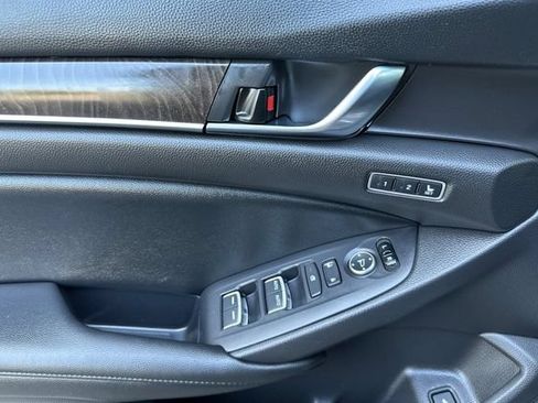 Used 2022 Honda Accord Touring image 8