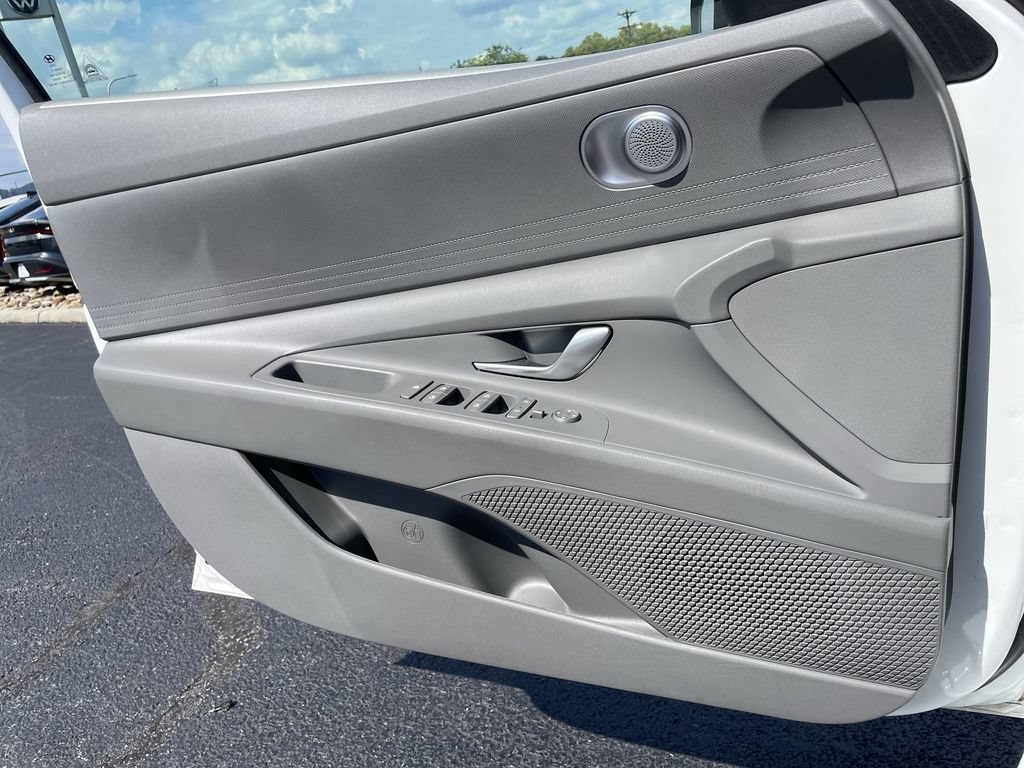 Used 2023 Hyundai Elantra SEL w/ Cargo Package FWD image 18
