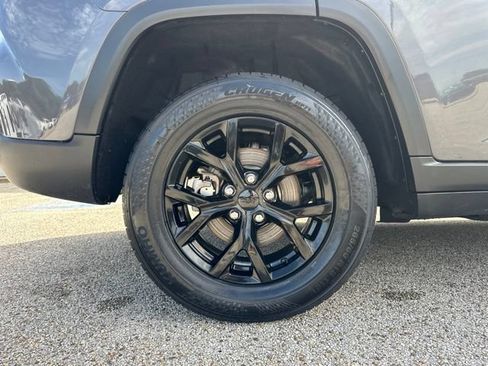 Used 2024 Jeep Grand Cherokee Altitude RWD image 51