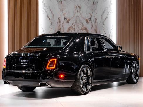 Used 2024 Rolls-Royce Phantom Sedan image 4