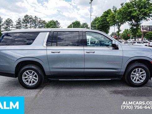Used 2024 Chevrolet Suburban LT RWD image 11