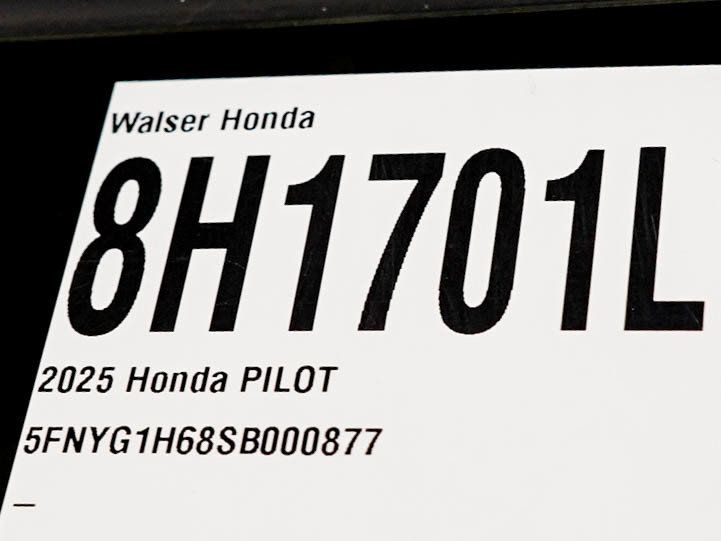 Used 2025 Honda Pilot TrailSport image 32