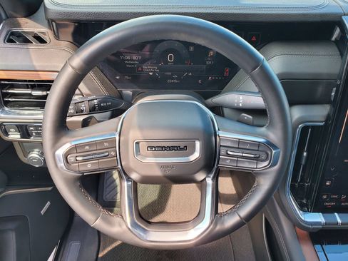Used 2025 GMC Yukon XL Denali RWD image 23