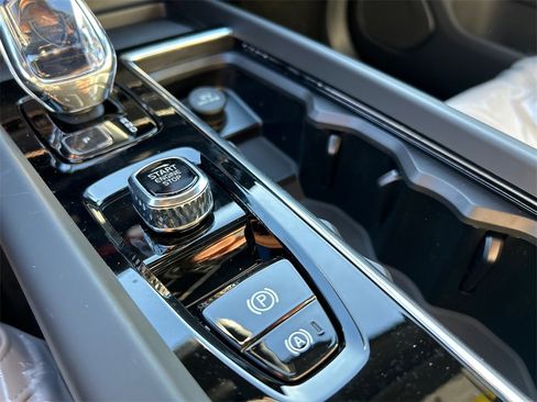 New 2026 Volvo XC60 B5 Plus w/ Protection Package Premier image 23