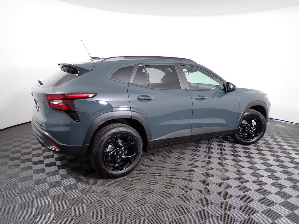 New 2026 Chevrolet Trax LT w/ Midnight Edition FWD image 17