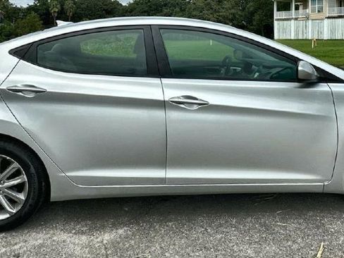 Used 2016 Hyundai Elantra SE w/ Option Group 02 image 9