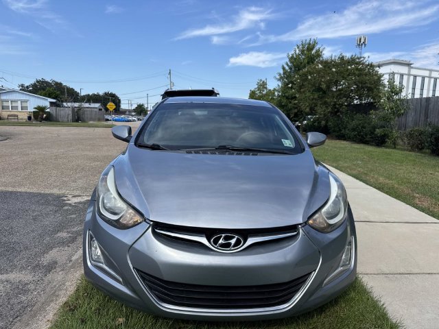 Used 2015 Hyundai Elantra SE w/ Option Group 02 FWD image 2