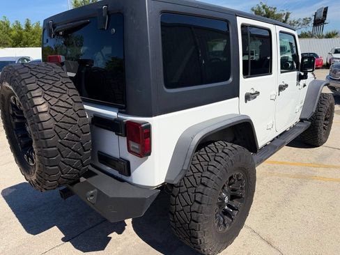 Used 2017 Jeep Wrangler Unlimited Sahara AWD/4WD image 5