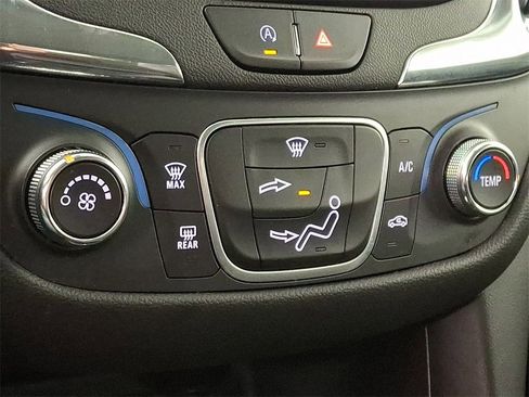 Used 2023 Chevrolet Equinox LT image 17