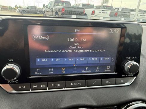 Used 2025 Nissan Sentra S image 19