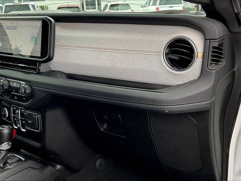 Used 2024 Jeep Wrangler Unlimited Sahara image 15