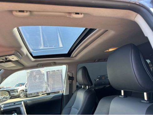 Used 2022 Toyota 4Runner SR5 Premium w/ Moonroof Package RWD image 23