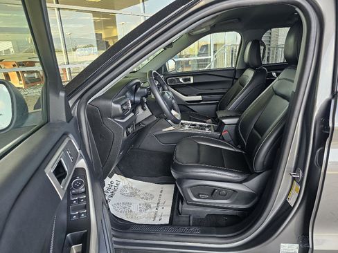 Used 2023 Ford Explorer XLT w/ Equipment Group 202A AWD/4WD image 19
