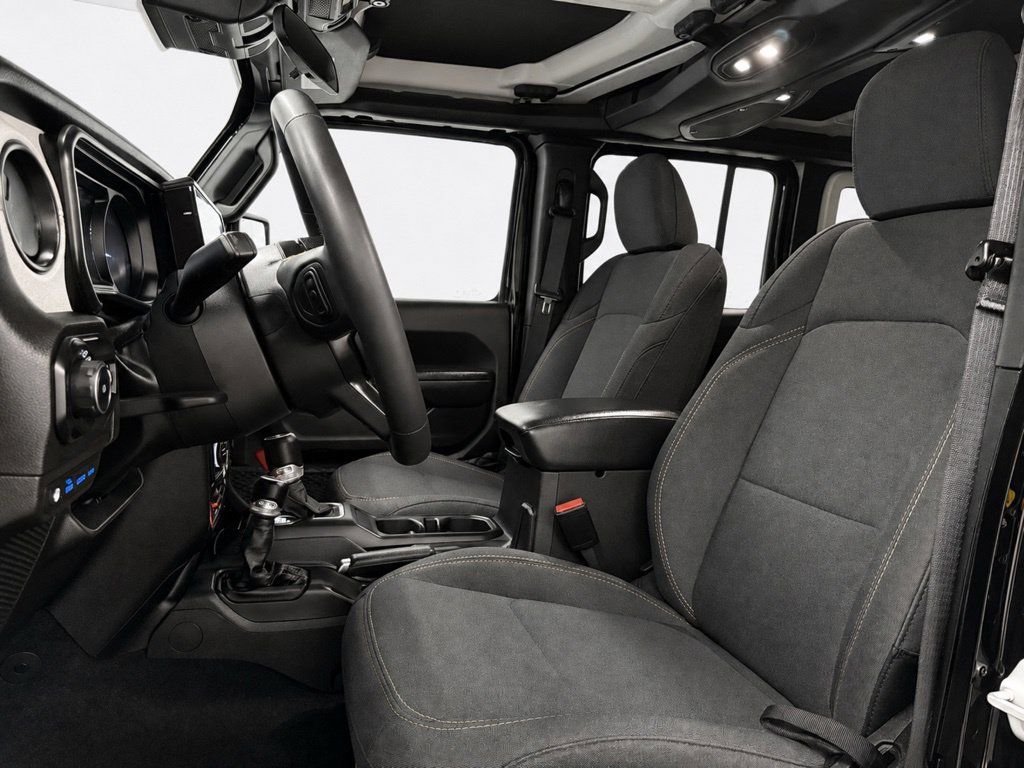 Used 2024 Jeep Wrangler Unlimited AWD/4WD image 15