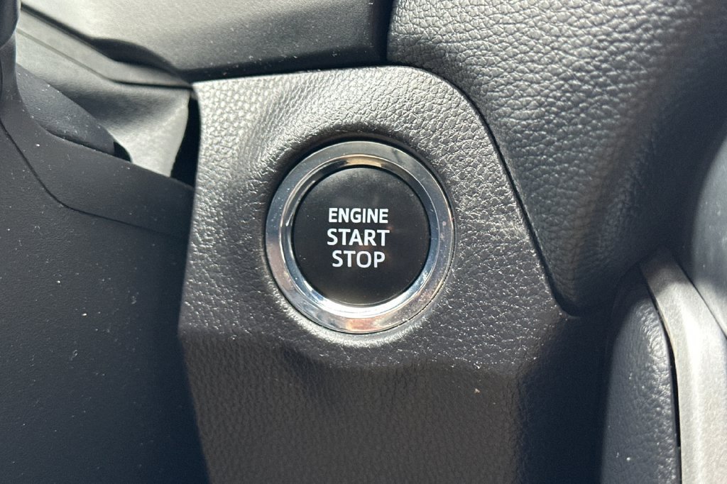 Used 2025 Toyota RAV4 XLE AWD/4WD image 27