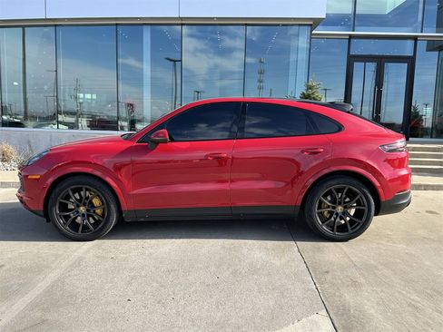 Used 2021 Porsche Cayenne S image 2