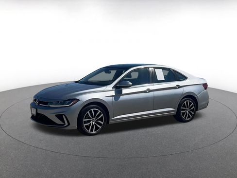 Used 2025 Volkswagen Jetta SE image 10