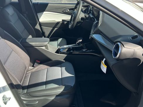 New 2025 Chevrolet Trax LT w/ LT Convenience Package image 11