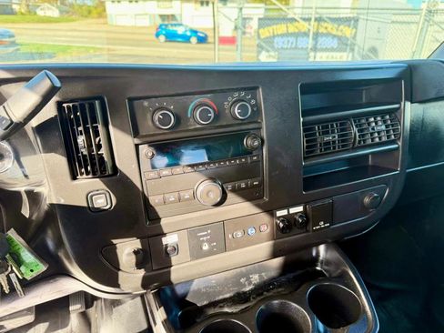 Used 2017 Chevrolet Express 3500 image 19