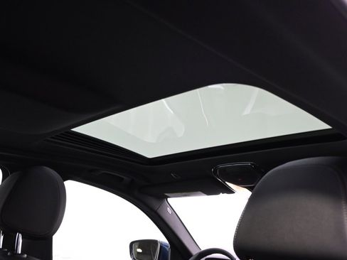 Used 2023 BMW 540i w/ Convenience Package image 18