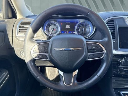 Used 2019 Chrysler 300 Touring w/ Driver Convenience Group image 13
