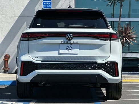 New 2026 Volkswagen Tiguan SE R-Line FWD image 6