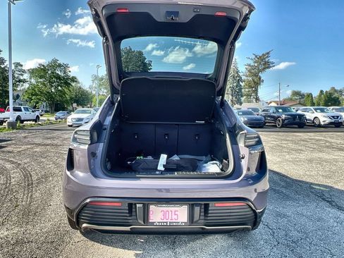 Used 2025 Porsche Macan Turbo Electric AWD/4WD image 27