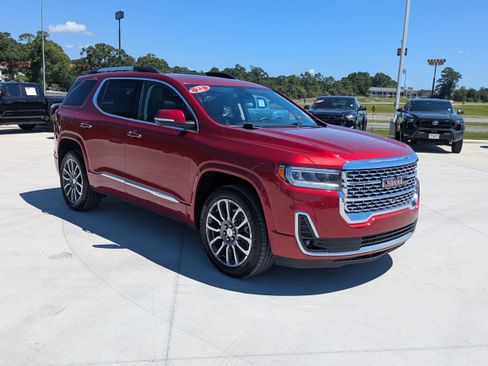 Used 2022 GMC Acadia Denali w/ Denali Ultimate Package FWD image 7