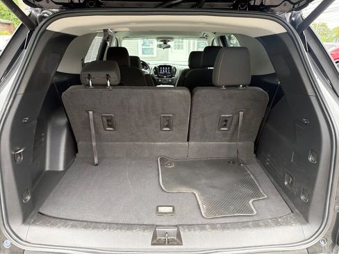 Used 2020 Chevrolet Traverse LT FWD image 11