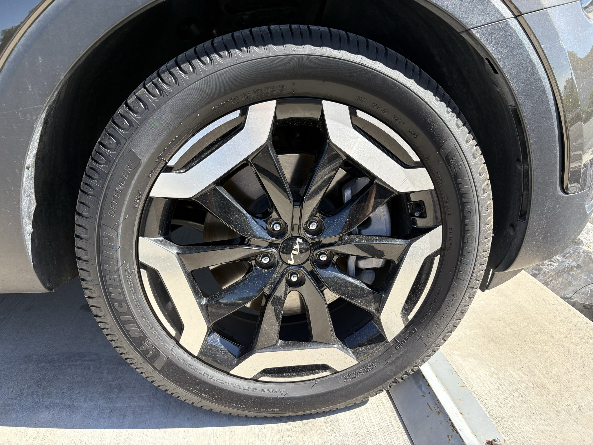 Used 2024 Kia Telluride EX AWD/4WD image 3