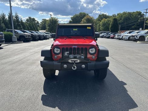 Used 2017 Jeep Wrangler Unlimited Rubicon w/ Cold Weather Group image 3