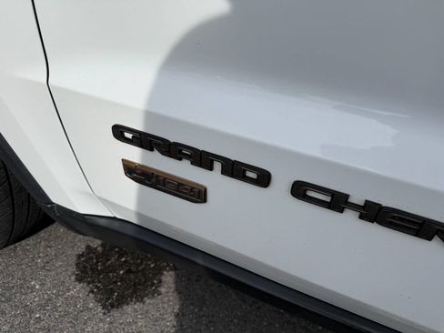 Used 2016 Jeep Grand Cherokee Laredo 75th Anniversary AWD/4WD image 17