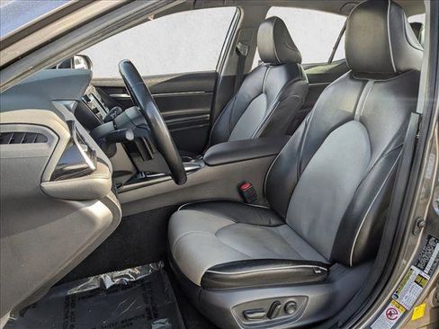 Used 2019 Toyota Camry SE image 14