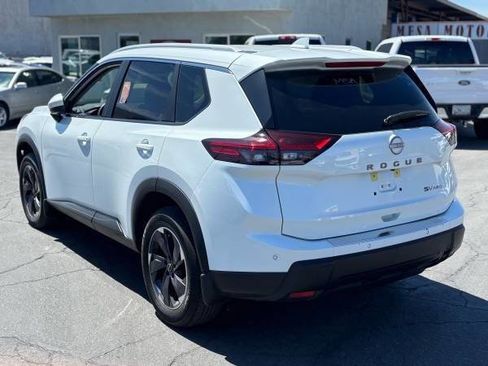 Used 2024 Nissan Rogue SV w/ SV Premium Package AWD/4WD image 5