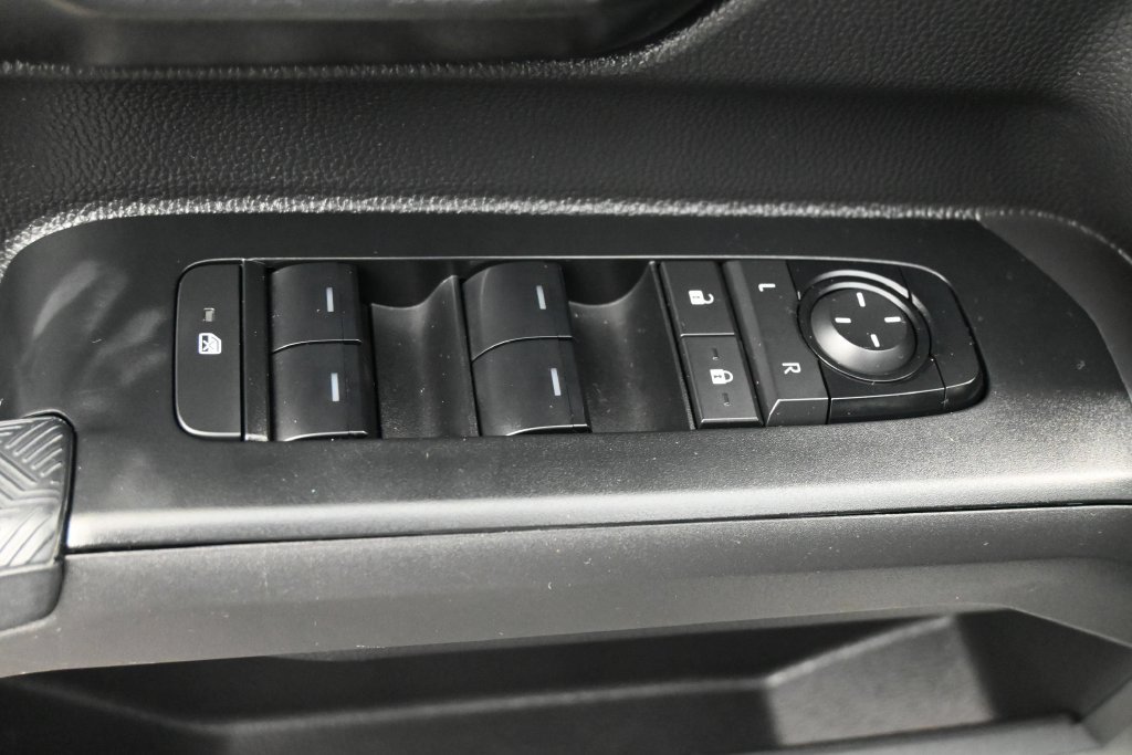 Used 2024 Toyota Tacoma SR5 AWD/4WD image 4