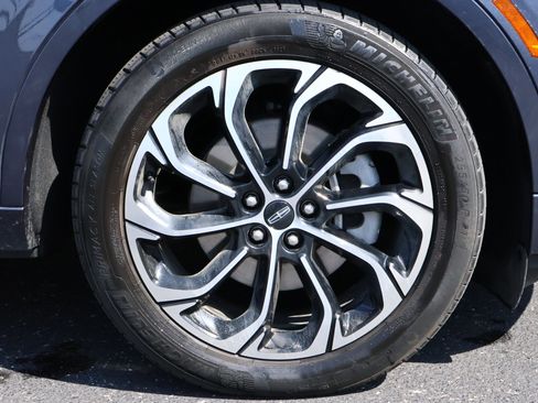 Used 2024 Lincoln Nautilus Reserve AWD/4WD image 24