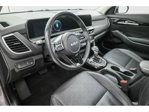 Used 2024 Kia Seltos EX image 9