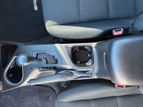 Used 2016 Toyota RAV4 LE image 32