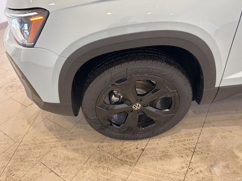New 2026 Volkswagen Taos SEL AWD/4WD image 9