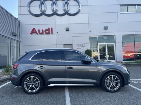 Certified 2022 Audi Q5 e Premium Plus w/ Premium Plus Package AWD/4WD image 3
