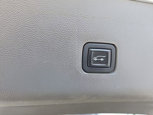 Used 2020 Chevrolet Traverse LT w/ LT Premium Package AWD/4WD image 14