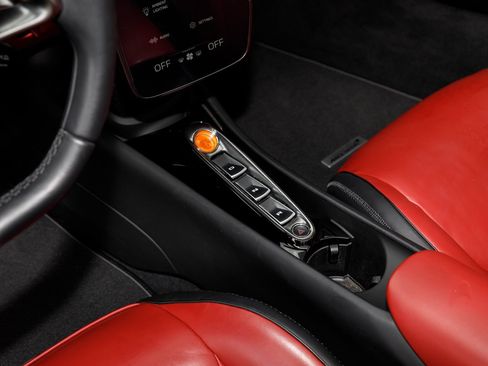 Used 2025 McLaren Artura Spider RWD image 46